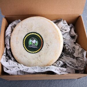 Polutvrdi kozji sir sa tartufima – 200 gr.